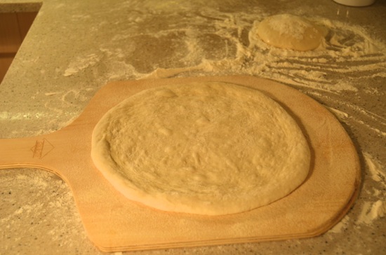Harina especial para pizza: la masa es consistente y se puede dársele una forma bonita fácilmente.