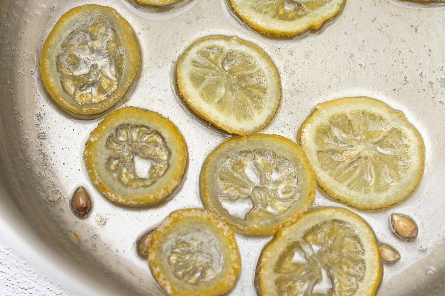 confita el limón hasta que no quede líquido