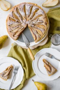 Tarta de peras, nueces pecanas y cardamomo