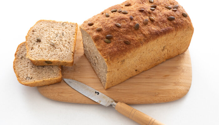 No te aburras del pan de molde: hazlo con espelta y semillas de calabaza