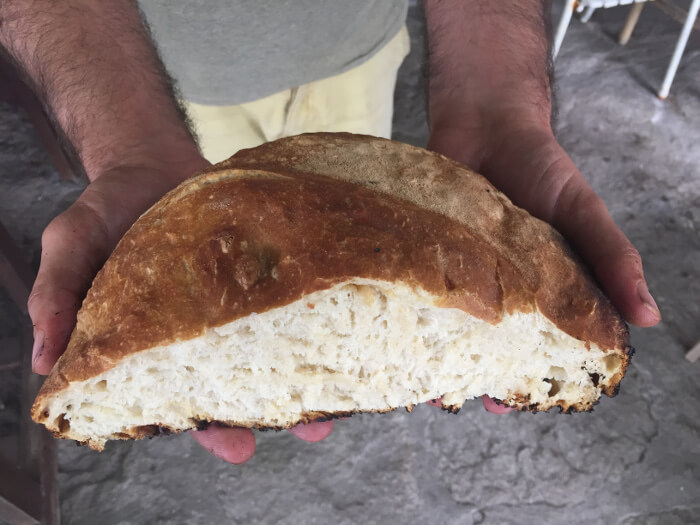 Pan hecho en un horno improvisado al aire libre