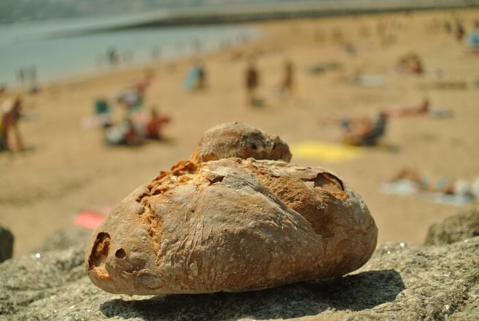 pan en la playa