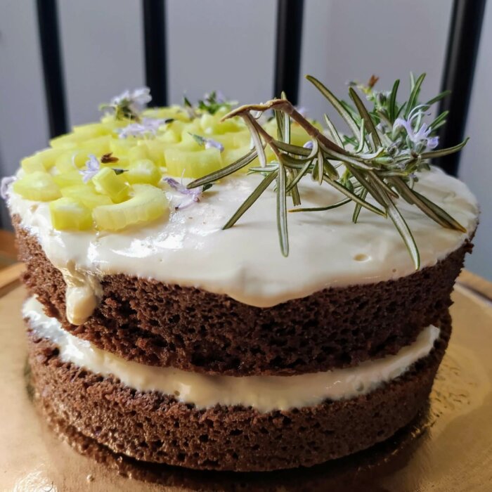Tarta de algarroba y apio, por Lalo Climent